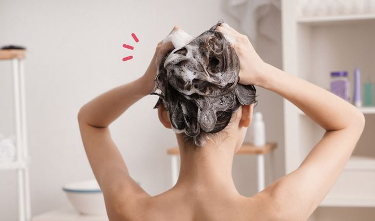 Kiat Memilih Shampoo Untuk Rambut Kering yang Harus Diperhatikan!